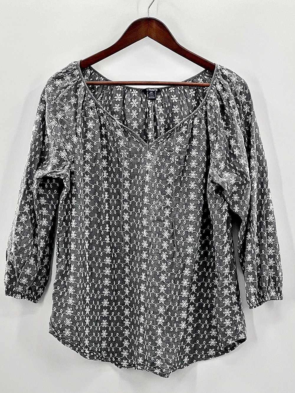 540 Chaps Floral Blouse in Gray & White Size Large